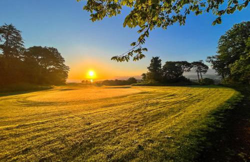 Stunning Central Flat w/ Parking - Foto 26