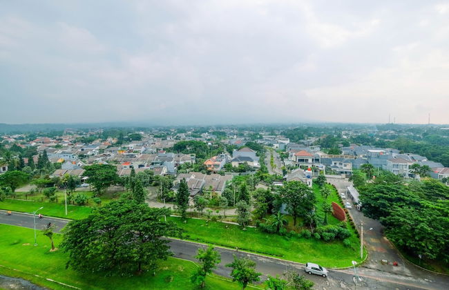 Homey Studio Apartment @ Bogorienze Resort - Photo 9