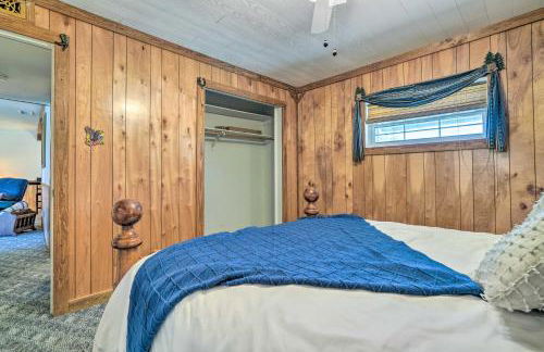 Charming Ingram Home with Yard and Furnished Patio! - Foto 14