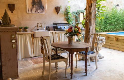 CHAMPAGNE HOUSE- Oasis de luxe & de charme - coeur de ville - 10-12 pers - piscine, cuisine d'été, patio, bar & piano - Photo 73