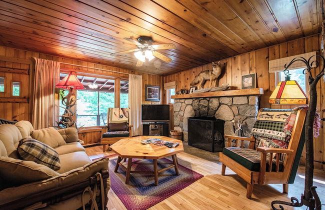 Cozy Riverside Getaway Pine Bend Cottage - Foto 13