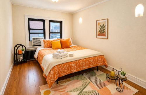 Flatiron Bright 1BR, Top Floor Walk-Up - Photo 1