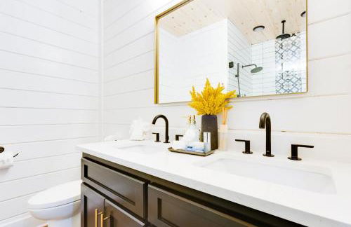 Crimson Creek Cabin - Hot Tub, Playset, Family-Friendly - Foto 4