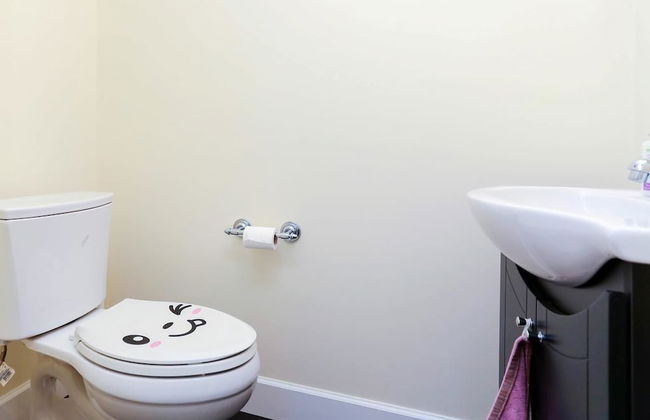 Central Cozy 1bdr Suite by Elevate Rooms - Photo 13