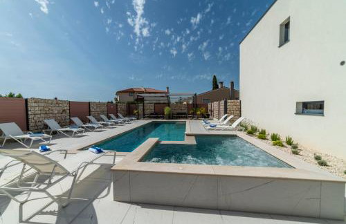 PINNA RESIDENCE - Datul - Foto 9