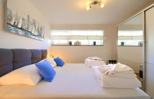 VILLA SOLIS LACUS modernes Apartment - privater beheizbarer Pool- Klimaanlage - private Parkplätze - Foto 22