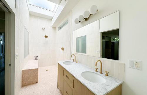 Retro Rendezvous Pool and Spa MidCentury Modern Home - Foto 54