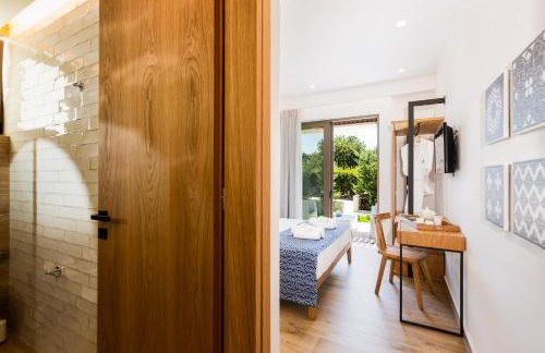 Vasilios Villa, with Pool, Gym & Close to Beach, By ThinkVilla - Foto 54