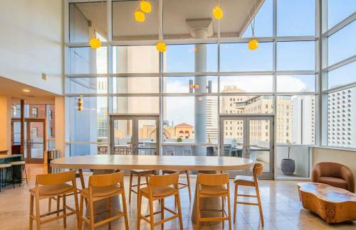 Stylish 1BR HighRise DT, Parking, Pool, Gym, W-D, Golf - Foto 15