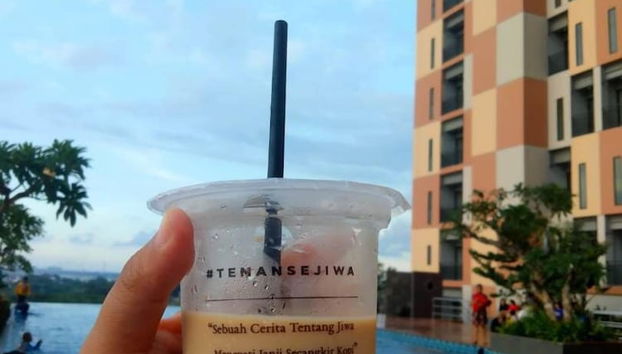 Piscina no piso superior