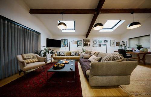 Private Luxury Open-Plan Barn Conversion - Photo 1