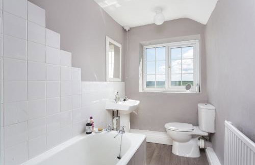 Stunning 3 Bedroom Cottage near Historic York - Photo 5