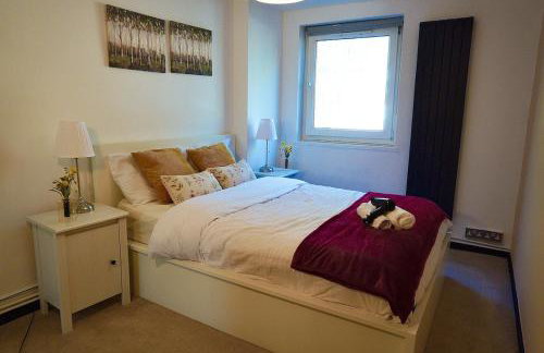 Abbey Road 4 Bed Home - Garden, Parking, Sleeps 11 - Foto 15