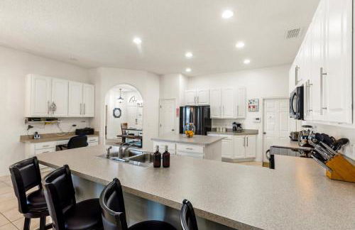 Orlando Retreat 5BR Pool and Spa Villa with Games Room and Mickey Themed Room - Foto 14