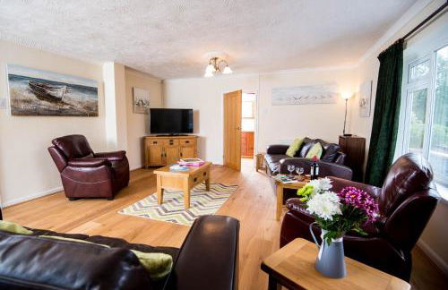 Round Park - A large dog friendly one level holiday cottage for groups and families - Photo 6