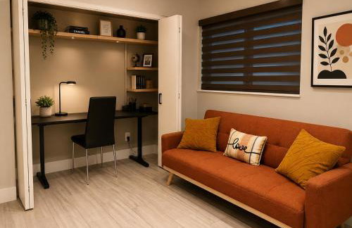 Modern Miami Home l Sleeps 12 l Free Parking - Photo 30