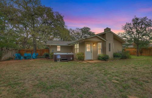 The Billie Goat Haus - Hot Tub -steps to Main St! - Foto 8