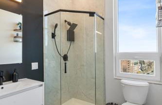 2BR, King Bd, Free Prkn, Gym, NYC View, 8min Train - Foto 15