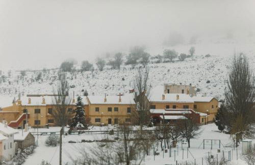 CASERIO INAZARES - CASAS DE MONTAÑA CON CHIMENEA Y NIEVe - Foto 79