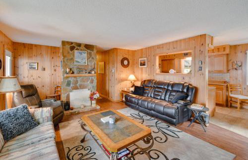 Lakefront Retreat with Pedal Boat and Dock in Kalkaska - Foto 10