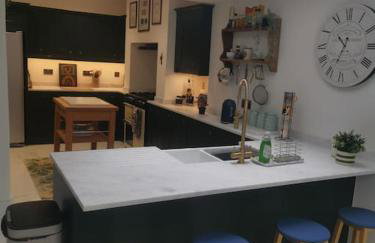 Prime location for Snowdon, Family and Dog friendly! - Photo 6