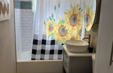 Arvada Private Family Home with Two King Beds - Foto 16