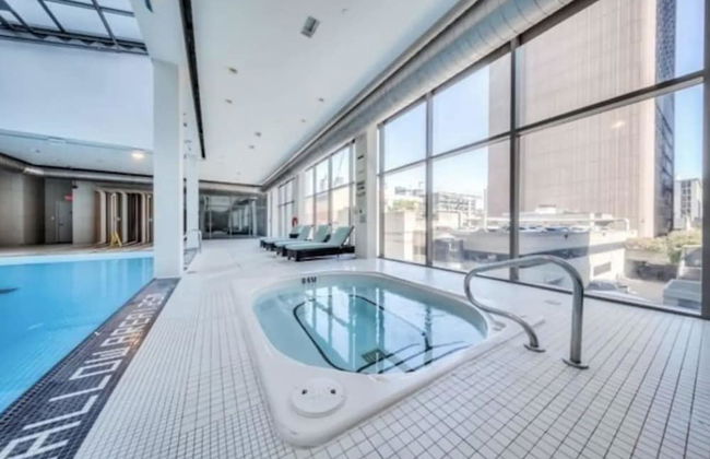 Stylish Suite in Downtown Toronto - Photo 31