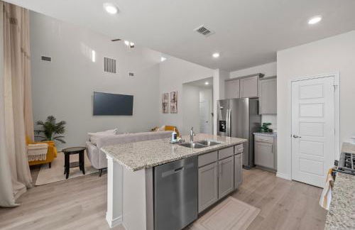 Luxurious 4-Bed Home with Pool Table & Nearby Pool - Foto 15