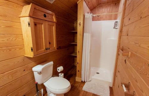 The Wagon Wheel Cabin Hot Tub Sleeps 10 Spacious - Foto 1