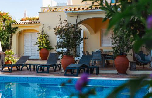 Beach villa Casa de Amanhã 450 mts to the beach with beautiful garden and heated saltwater pool - Foto 3