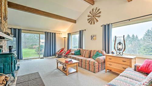 Family Winter Retreat with Hot Tub 14 Mi to Slopes! - Foto 5