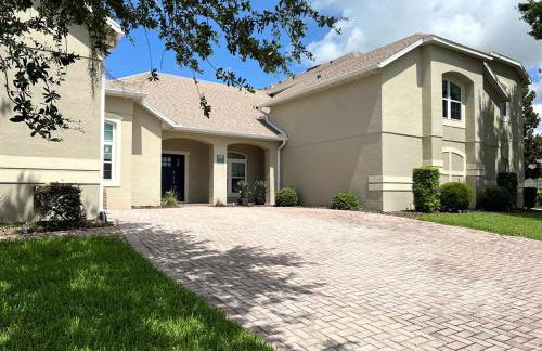 Luxurious Getaway Pool Hot Tub Theater Gym Outdoor Kitchen BBQ 2 Miles to Disney - Foto 49