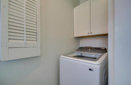 Sunny Waveland Home Rental with Pool Walk to Beach! - Foto 14