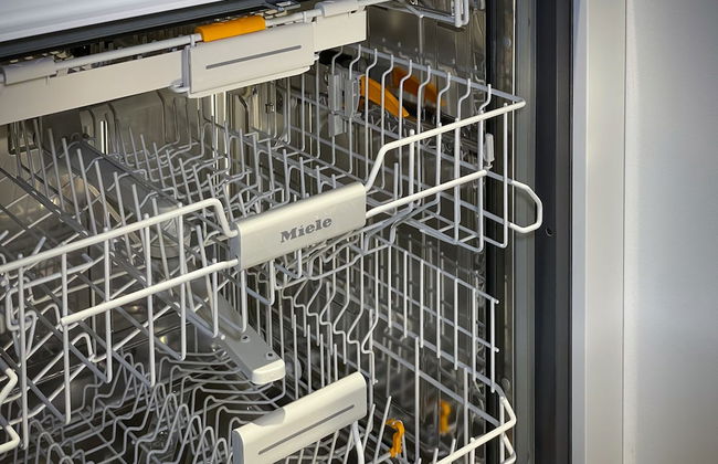 Charming Oasis Close to Airport & Downtown - Photo 31