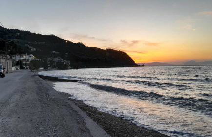 MODERN GROUND FLOOR APARTMENT ON the PEBBLES - Foto 10