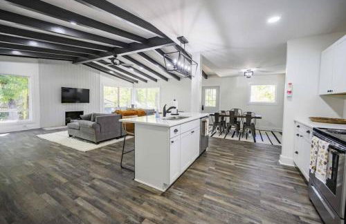 Gorgeous Renovated Home With Large & Private Lot - Foto 6