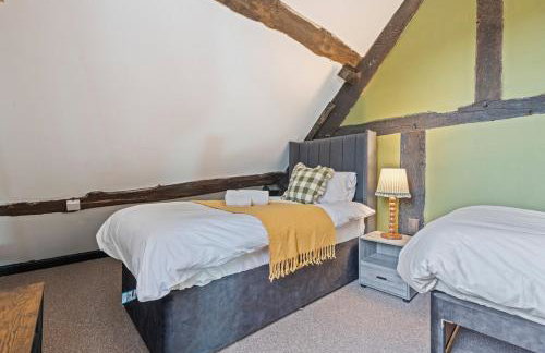 #111 New Farm with hot tub and Sauna - Sleeps 18 - Near Elmore Park - " Perfect for Contractors and Families - Parking space for 10 cars" - Foto 32