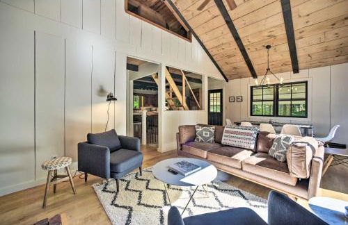 Sleek Cabin with Deck, 8 Miles to Mount Snow and Hikes - Foto 6