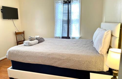 3 Bed 2 Bath House, Quiet & downtown Smart TVs in all rooms, Whole house to yourself - Foto 18