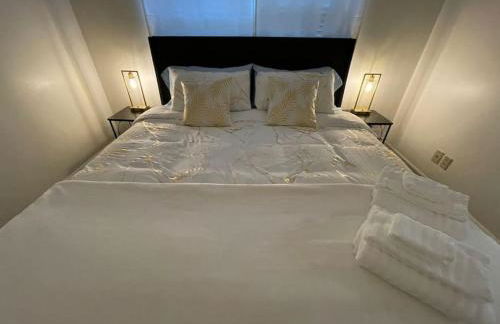 NEW King Beds, 86 inch RokuTV, and Massage at the Comfort Haven - Foto 13