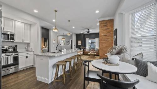 Hanford House w Hot Tub,Sauna,Bar - Foto 2