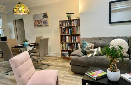 Studio City Chic Large Contemporary Condo - Foto 21