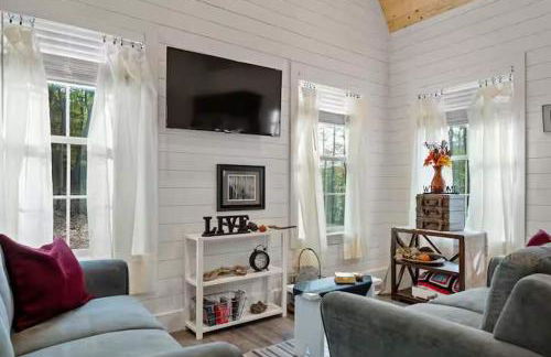 Cozy Family Luray Cabin w Fire Pit Grill WiFi & More - Photo 5