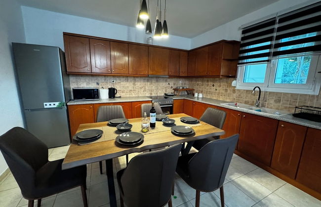 Skiathos Center Stylish 2 Bd w Balcony - Photo 9