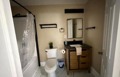 Charming 2-Bedroom 1 Bath Near Everything - Foto 18