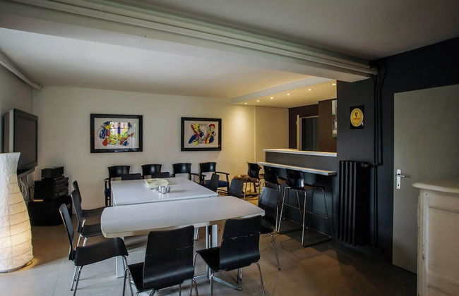 Beautiful Villa Near the Sea - Photo 32