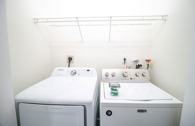 Good Vibes Oasis- Cozy Townhome With Parking - Photo 26