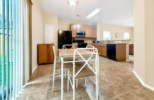 3BR Home in Home - Near Bush Airport & Houston - Foto 14