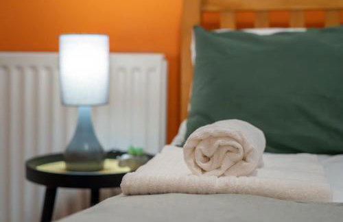 3 Bed-Free Parking-Close to City-by Holiday Homes - Foto 9