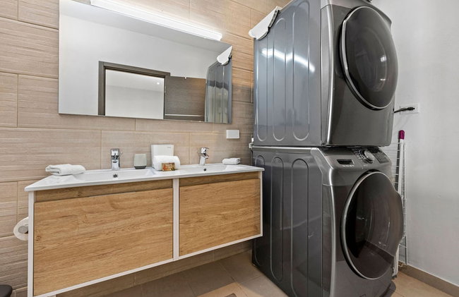 NEW Modern 3BR 3BA Private Pool Centrallylocated - Foto 16